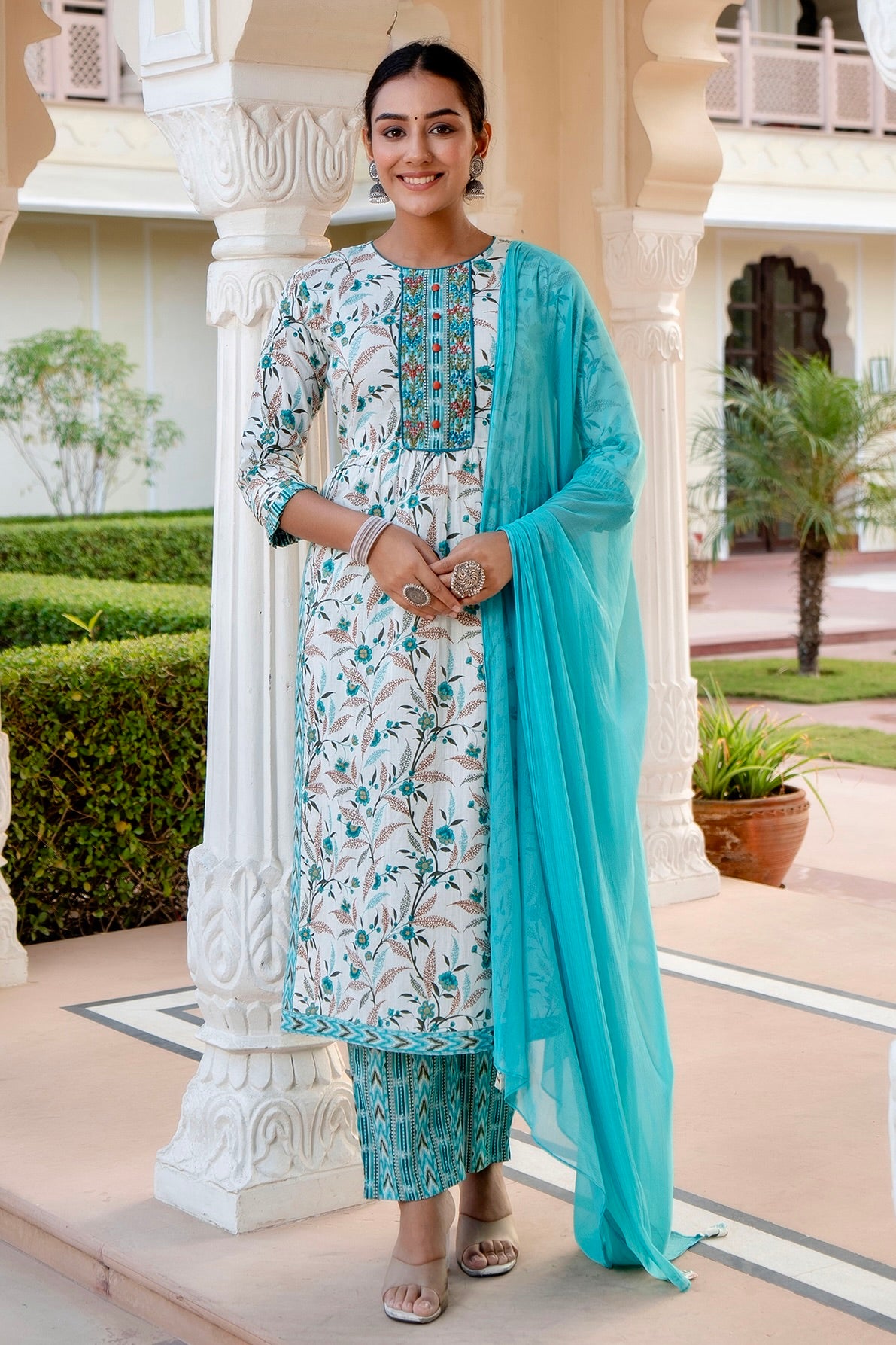 White Kurta Set With Duppata White Kurta Set With Duppata