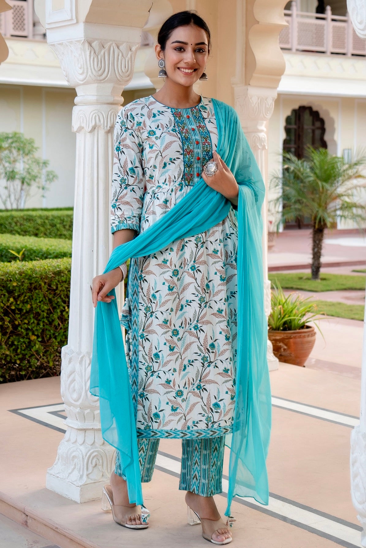 White Kurta Set With Duppata White Kurta Set With Duppata