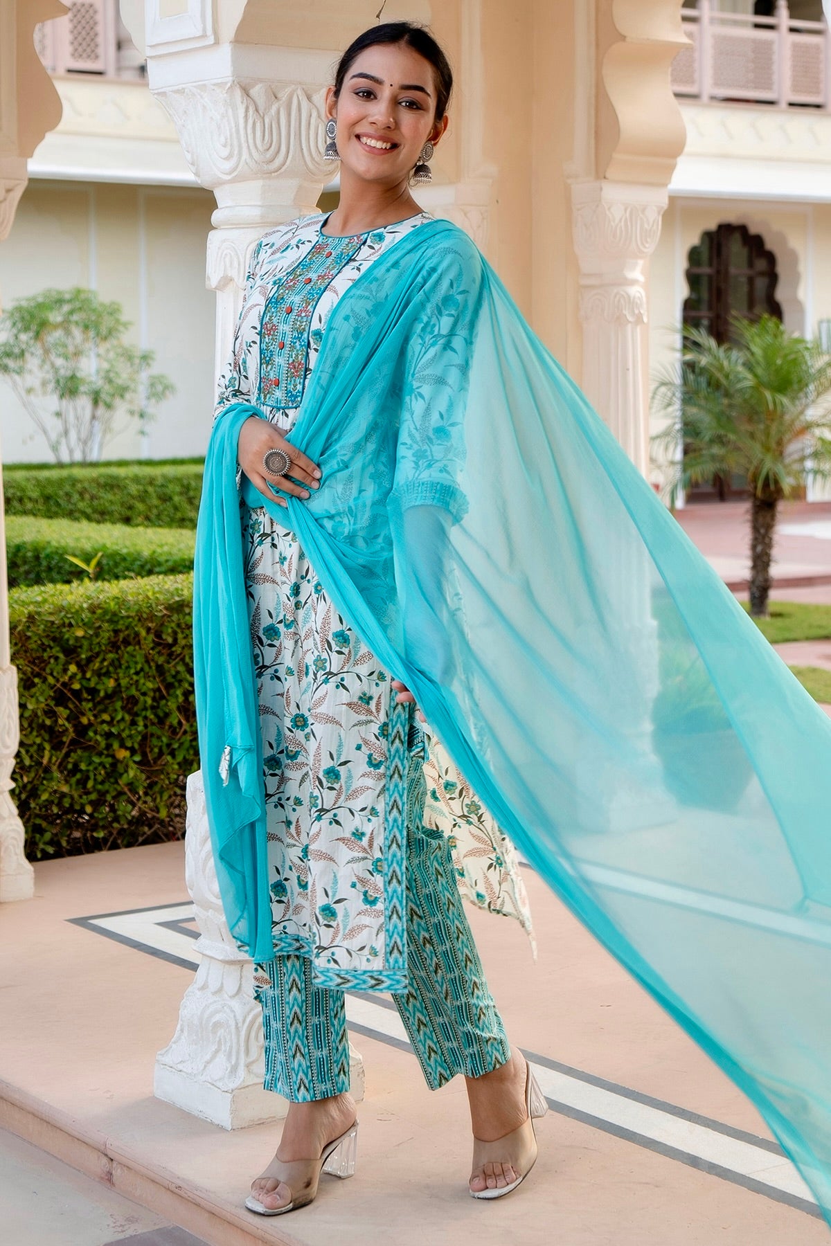 White Kurta Set With Duppata White Kurta Set With Duppata