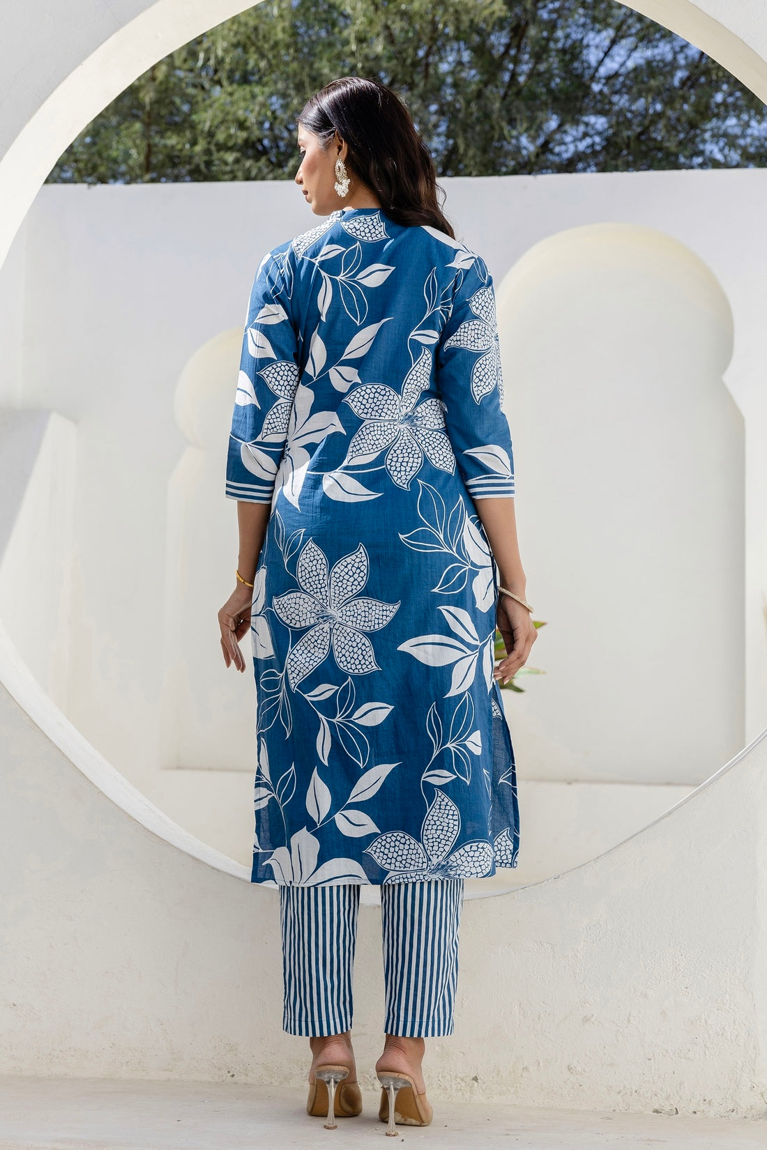 Blue Floral Print Plackett Highlight Collar Kurta Set with Trousers and Dupatta Blue Floral Print Plackett Highlight Collar Kurta Set with Trousers and Dupatta